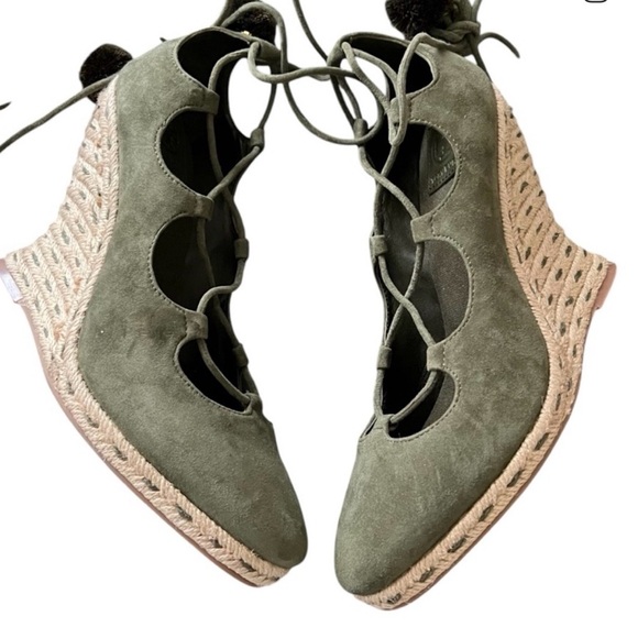 Tory Burch Shoes - LMT edition: Tory Burch Green Boho Wedge Heel 🍃💚
